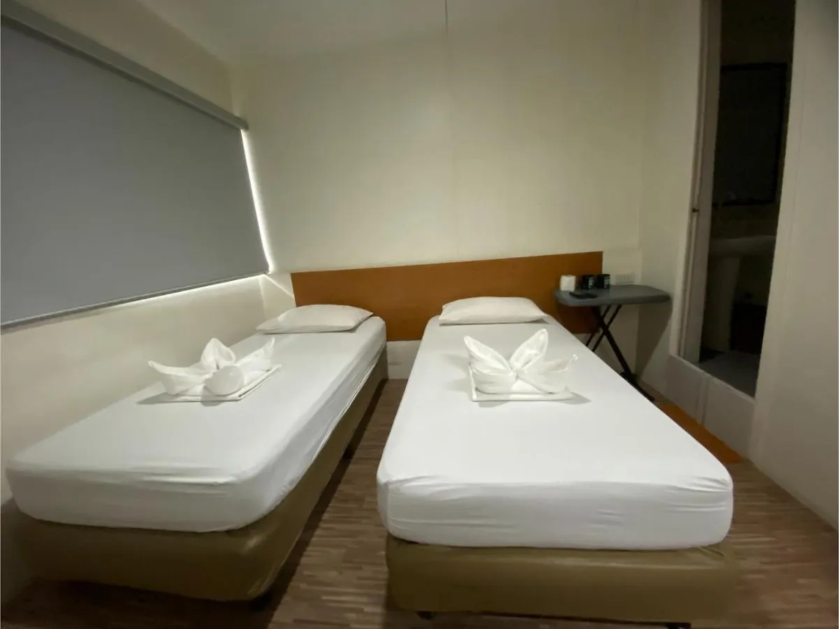 OYO 878 Dg Budget Hotel Naia Manilla
