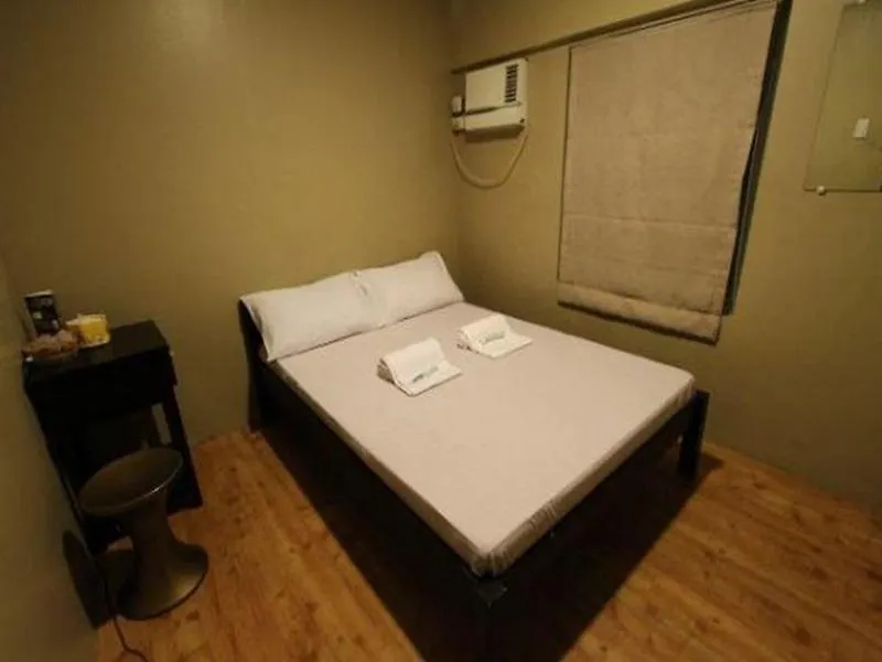 OYO 878 Dg Budget Hotel Naia Manilla