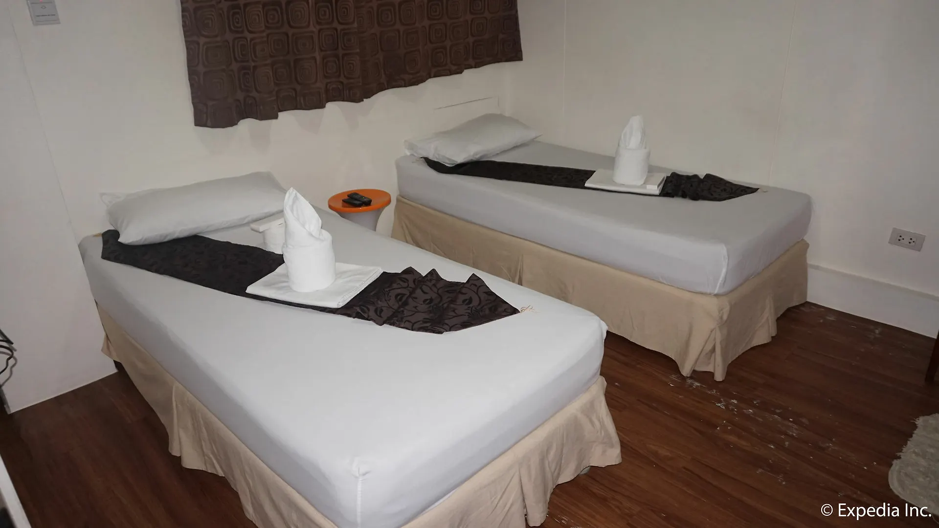 OYO 878 Dg Budget Hotel Naia Manilla